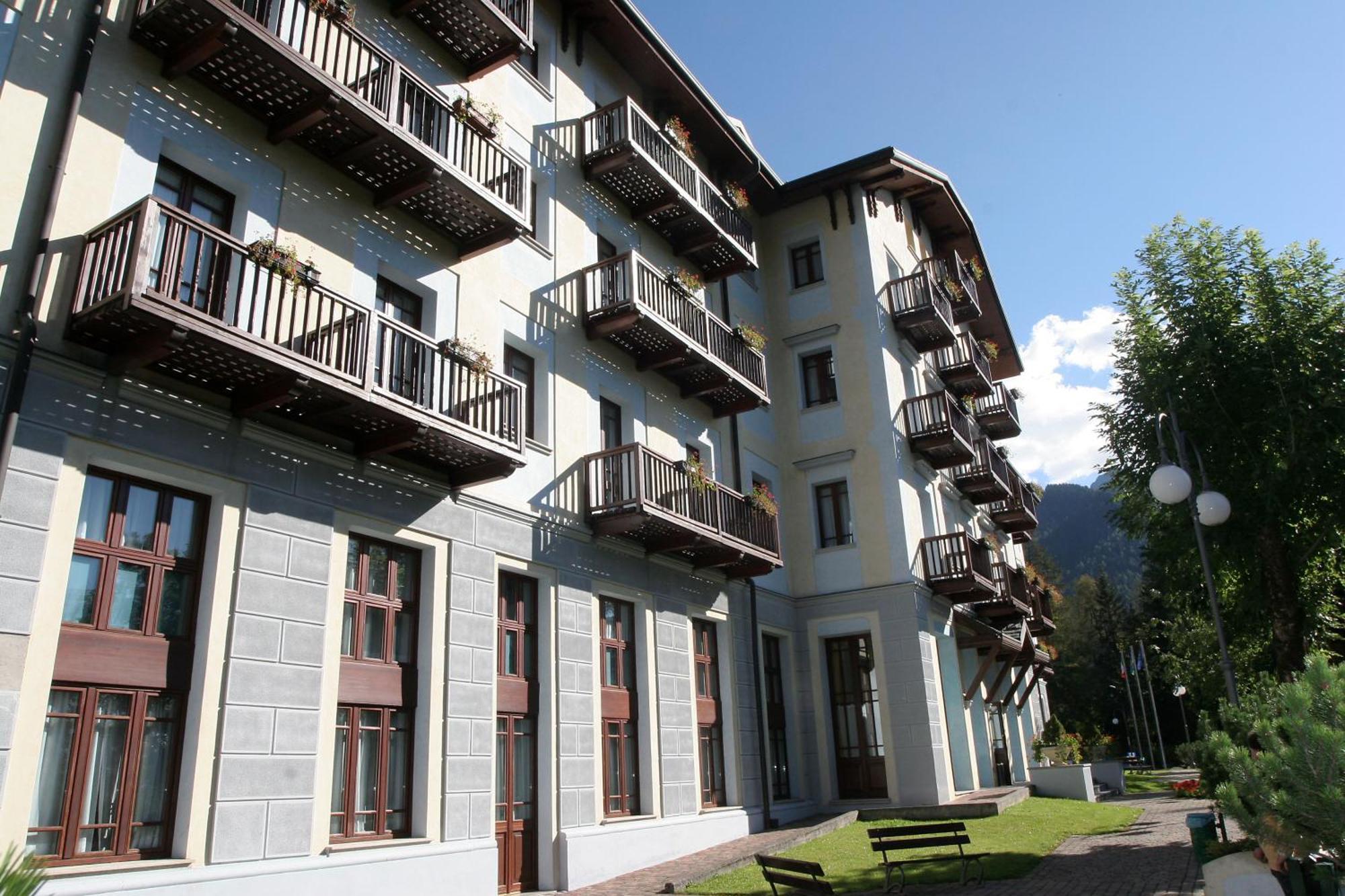 Palace Pontedilegno Resort Ponte Di Legno Exterior photo